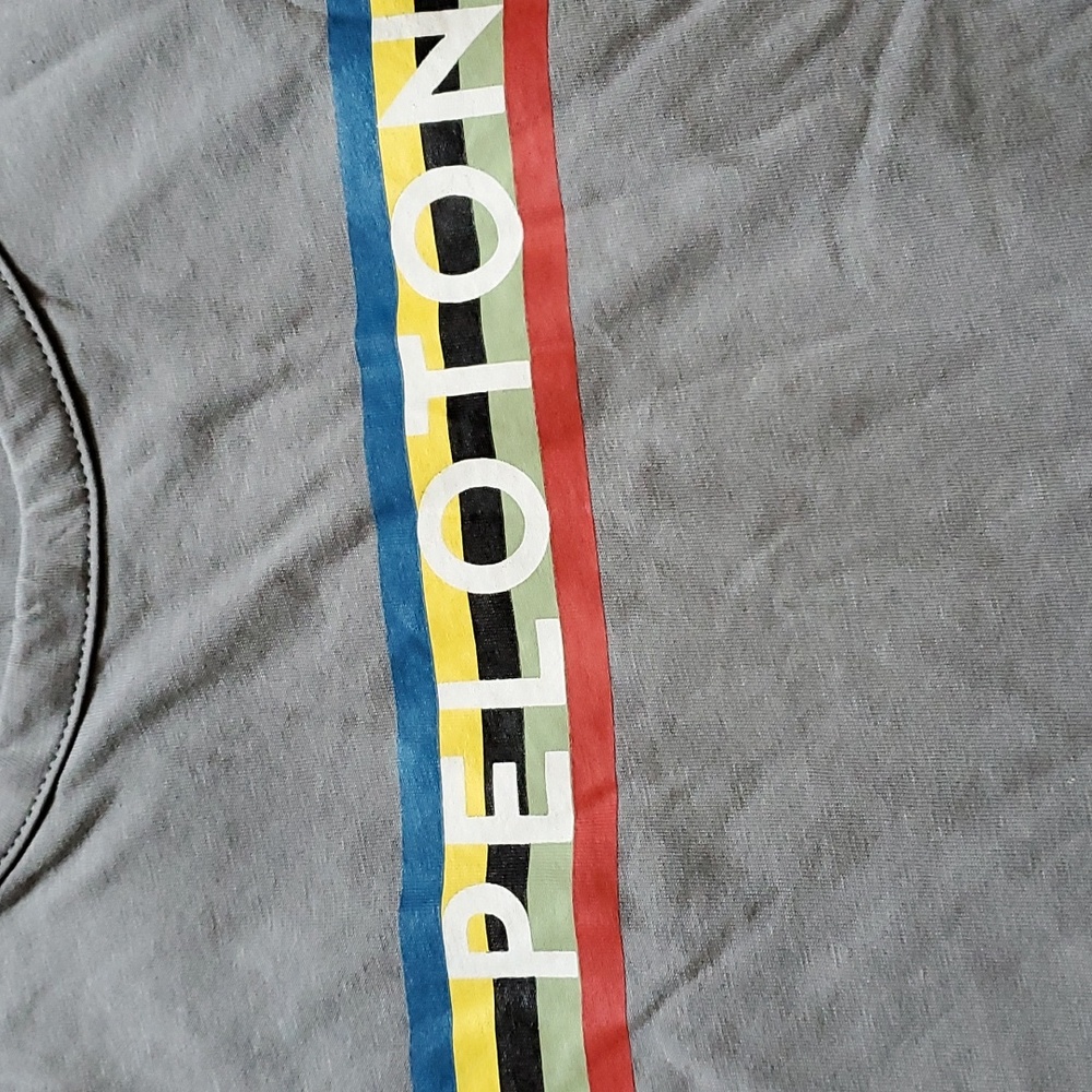 🆕️ PELOTON US STUDIO SIDE SLIT GRAY TANK - Picture 4 of 9